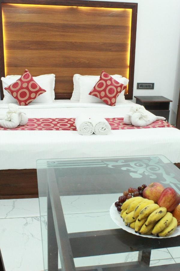 The Mountcourt Hotel Munnar Bagian luar foto