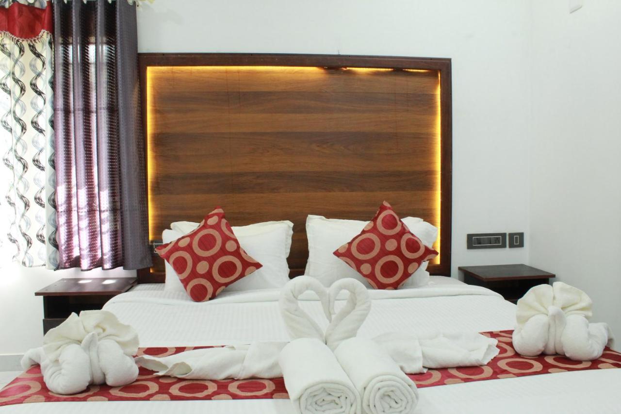 The Mountcourt Hotel Munnar Bagian luar foto