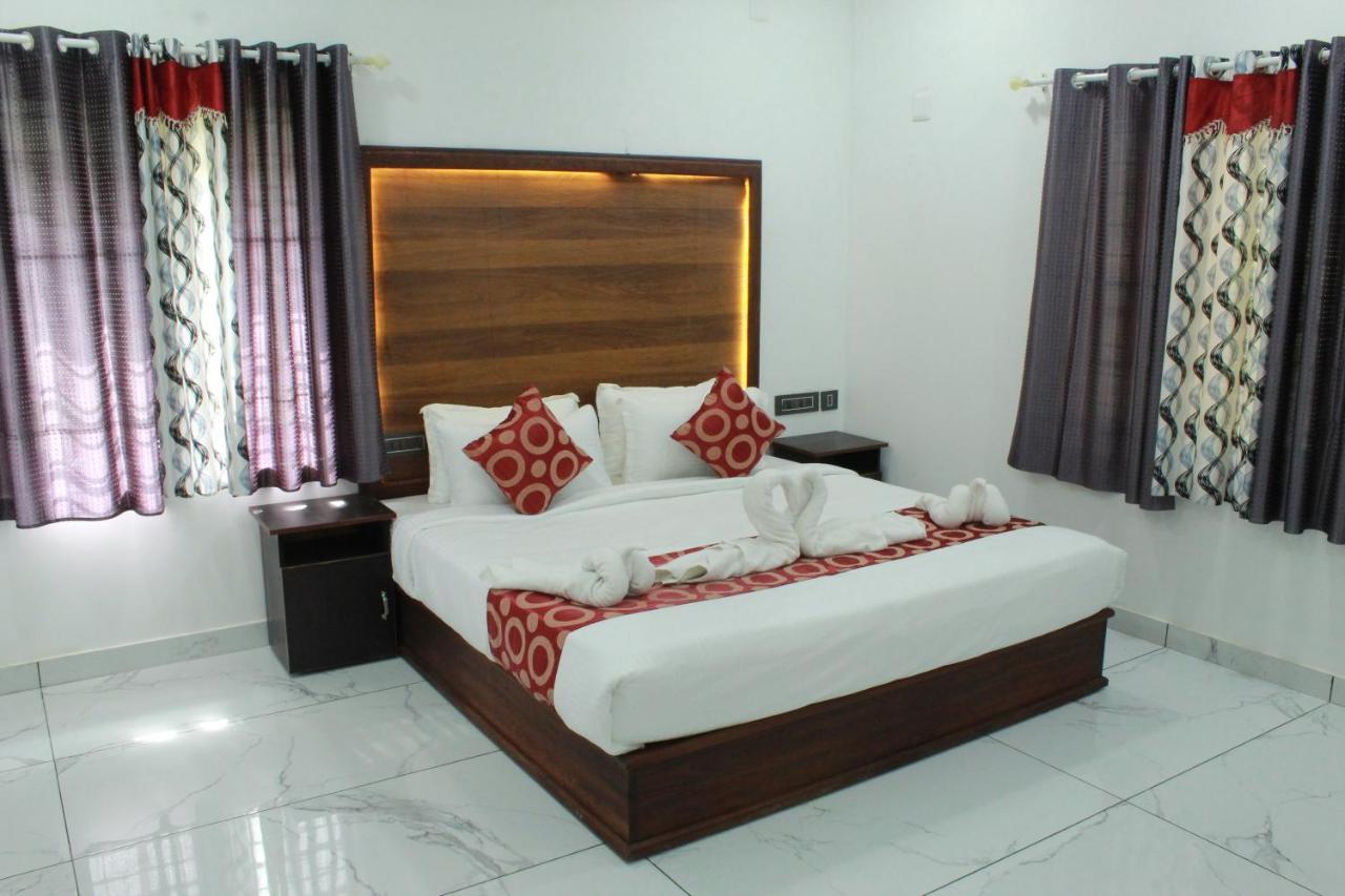The Mountcourt Hotel Munnar Bagian luar foto
