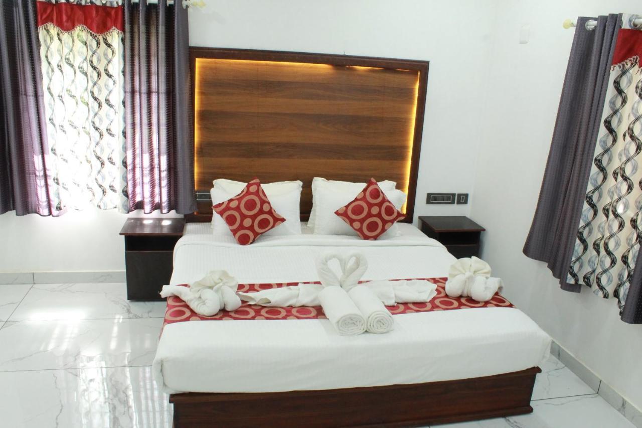 The Mountcourt Hotel Munnar Bagian luar foto
