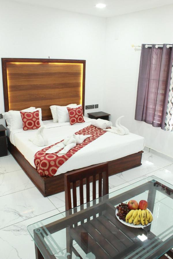 The Mountcourt Hotel Munnar Bagian luar foto