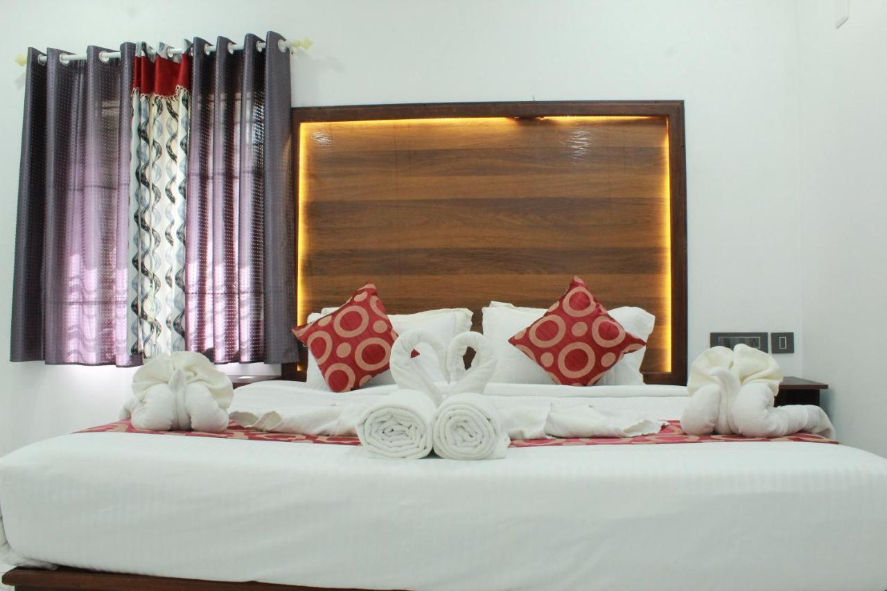 The Mountcourt Hotel Munnar Bagian luar foto