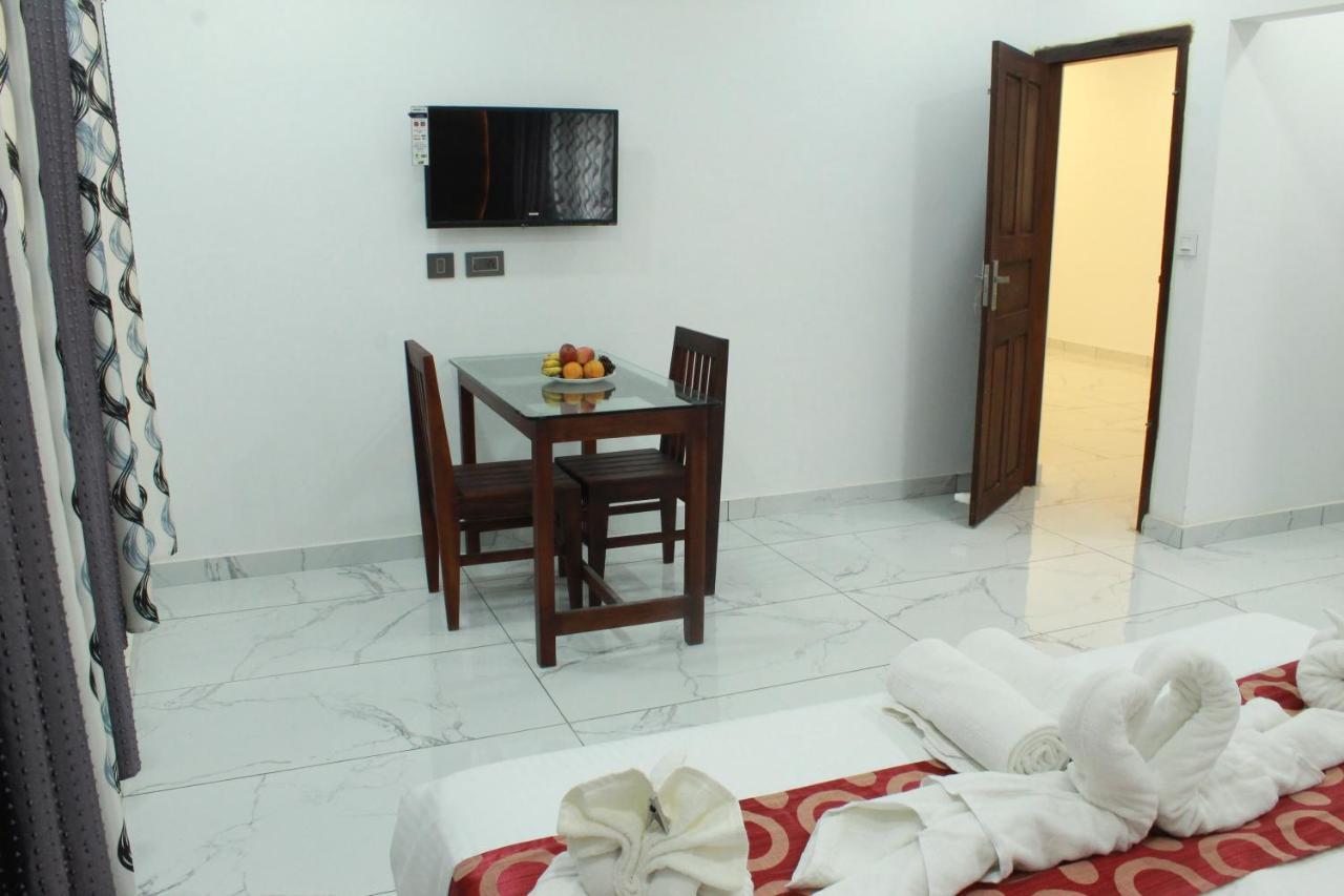 The Mountcourt Hotel Munnar Bagian luar foto