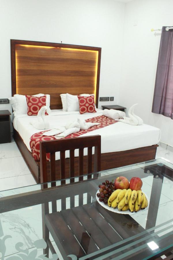 The Mountcourt Hotel Munnar Bagian luar foto