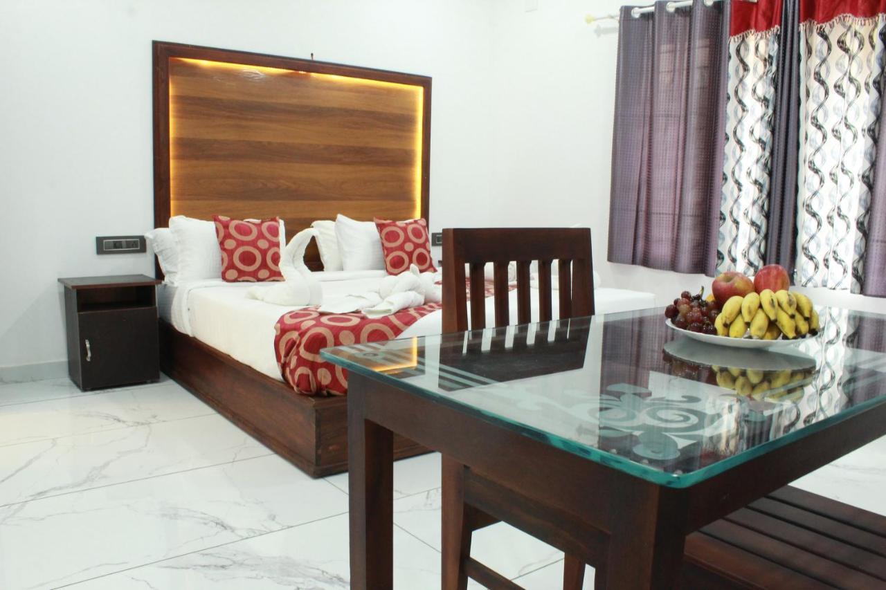 The Mountcourt Hotel Munnar Bagian luar foto