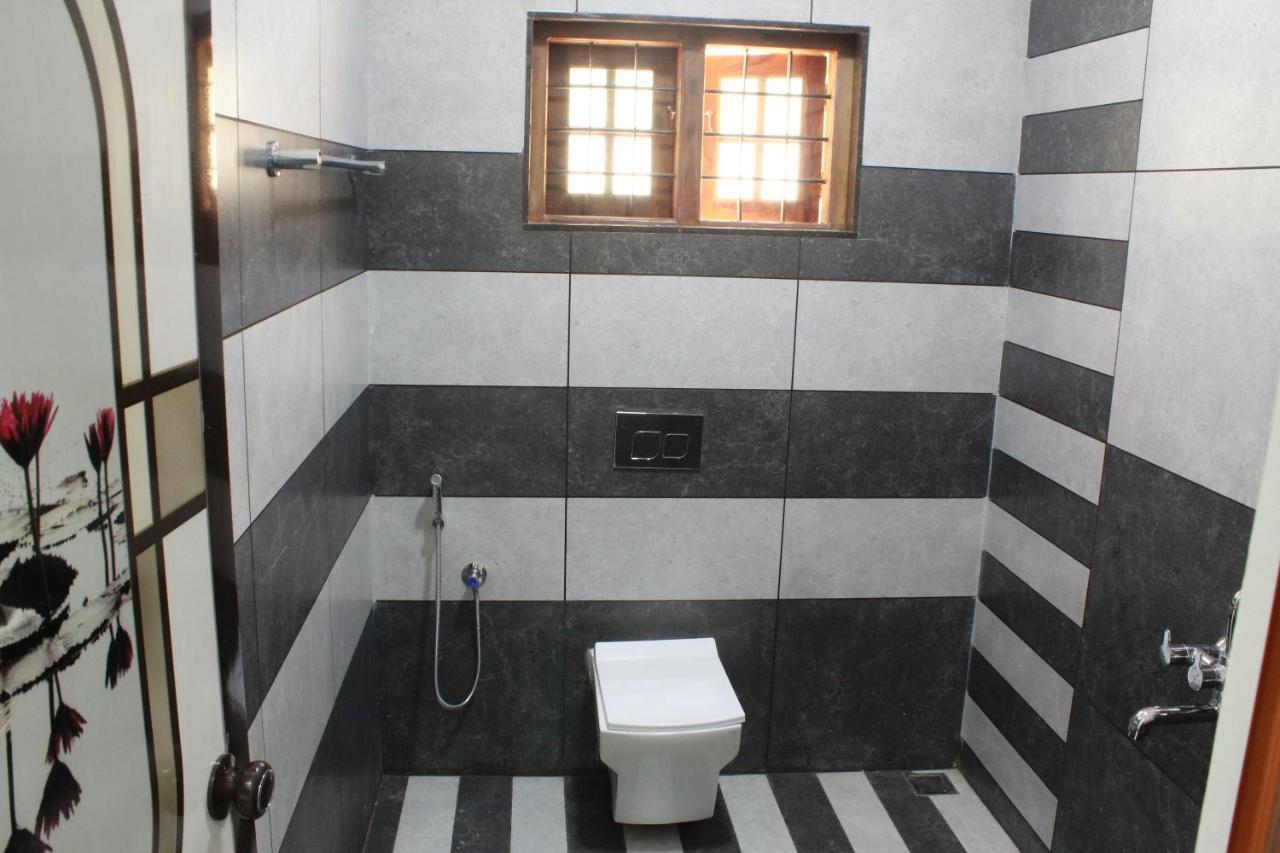 The Mountcourt Hotel Munnar Bagian luar foto