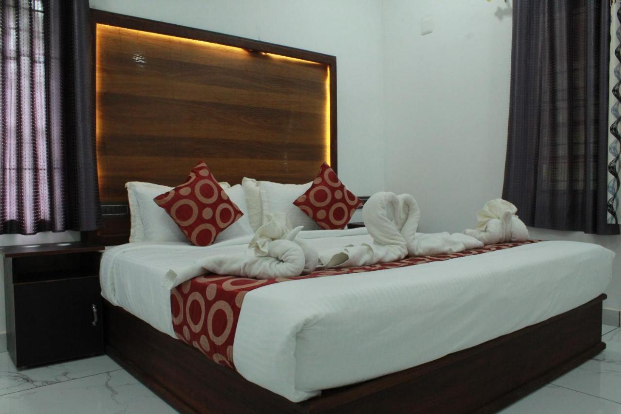 The Mountcourt Hotel Munnar Bagian luar foto