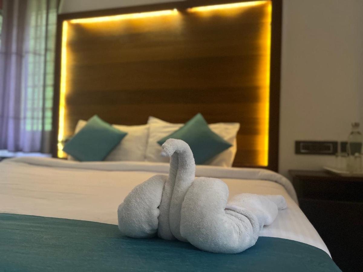 The Mountcourt Hotel Munnar Bagian luar foto