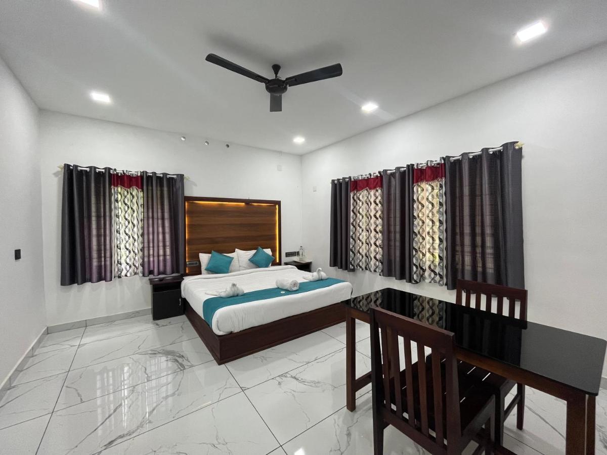 The Mountcourt Hotel Munnar Bagian luar foto