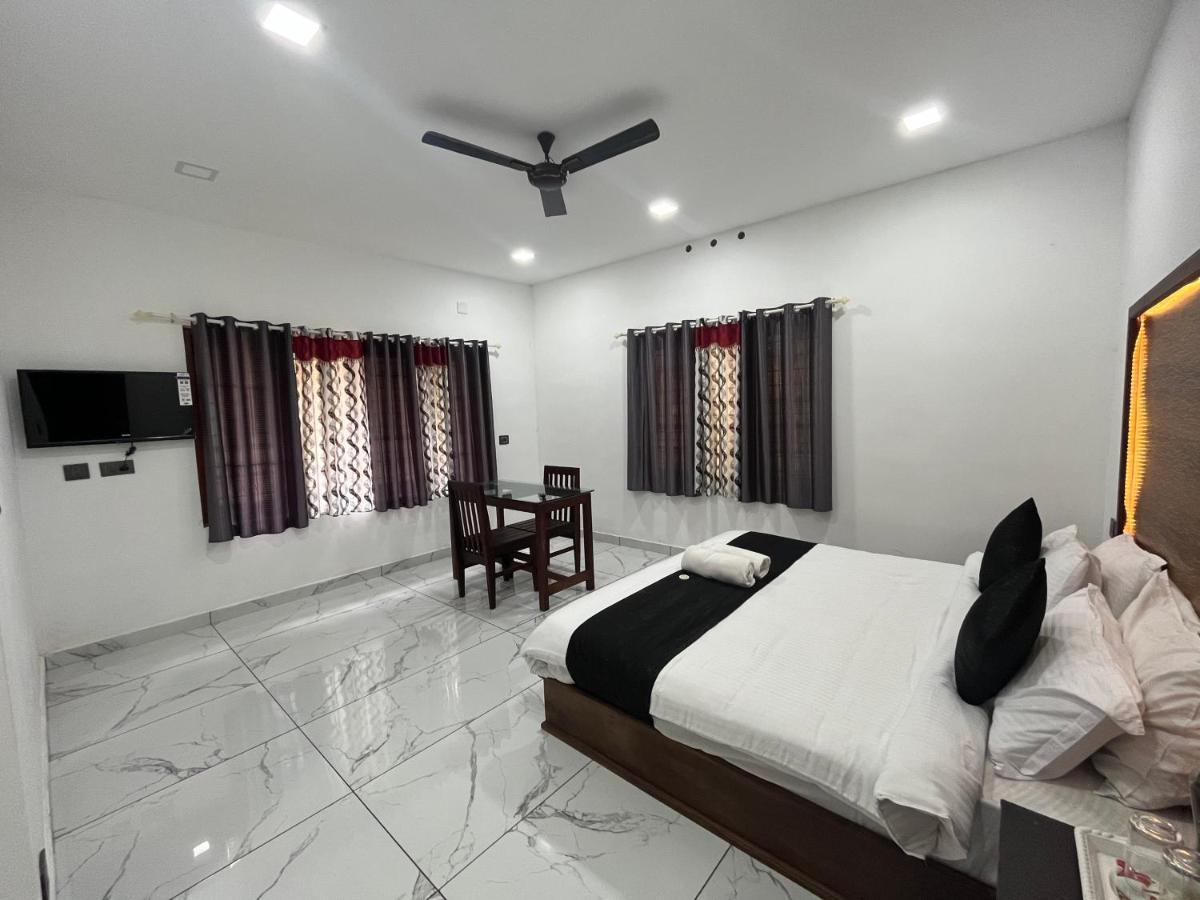 The Mountcourt Hotel Munnar Bagian luar foto