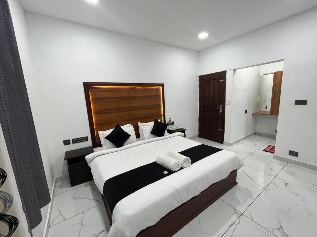 The Mountcourt Hotel Munnar Bagian luar foto