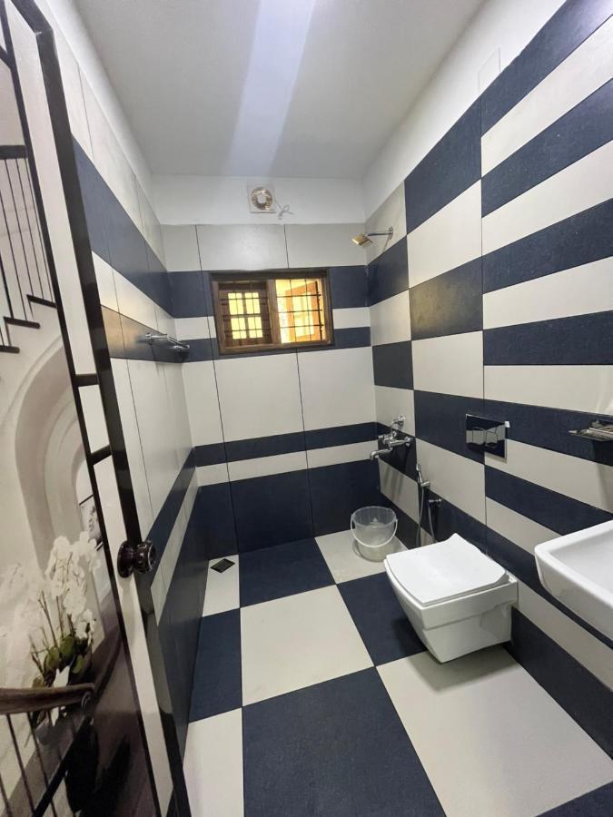 The Mountcourt Hotel Munnar Bagian luar foto